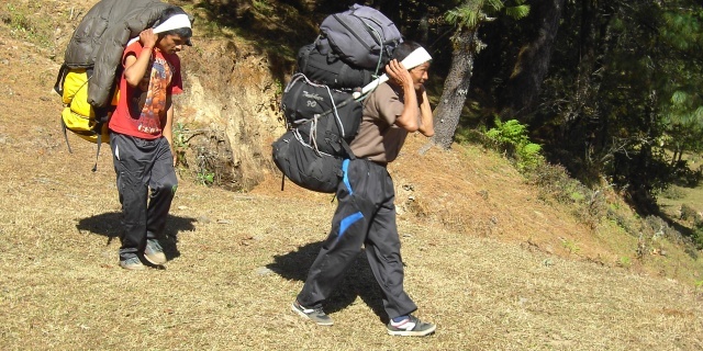 Nepál trek – nosiči